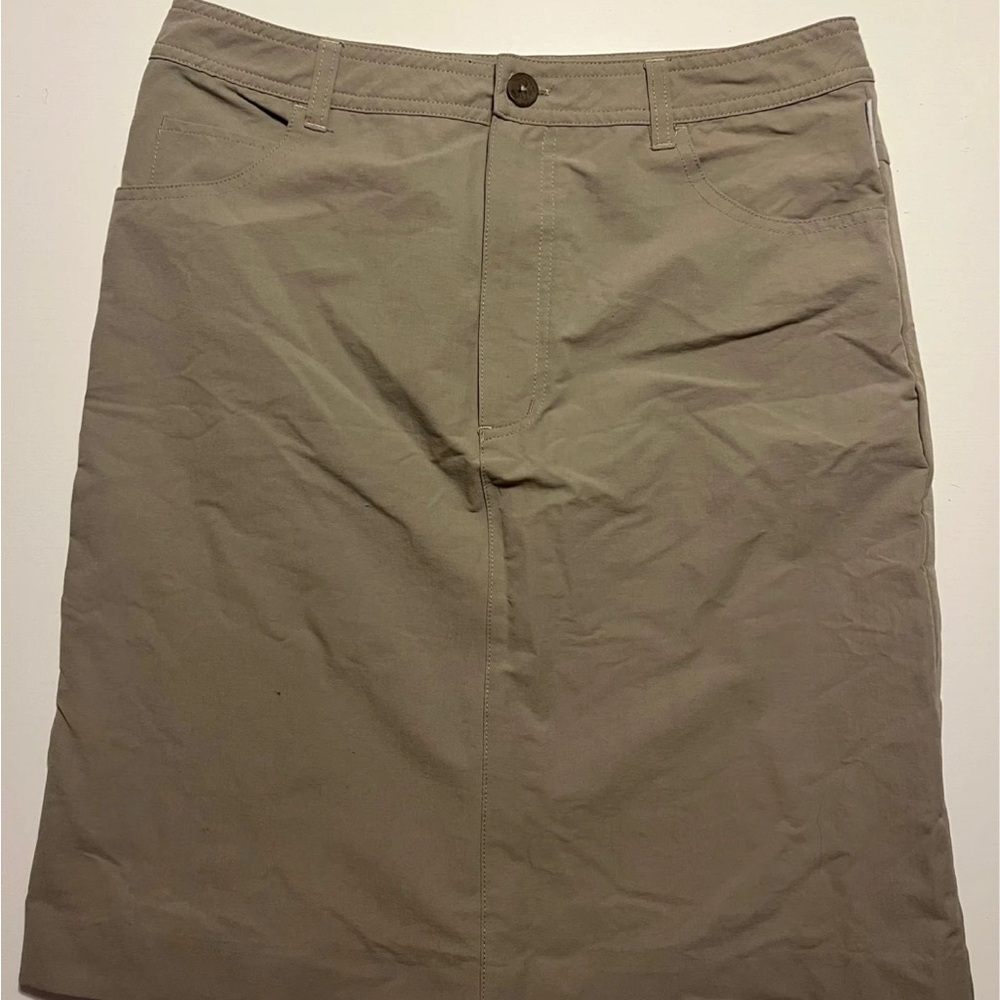 Beige cargo skirt sprayway